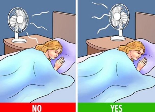 Khi ngủ ta nên để quạt trên đầu hay dưới chân sẽ tốt hơn?